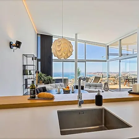 Stunning Luxurious Penthouse With Panoramic Views. *