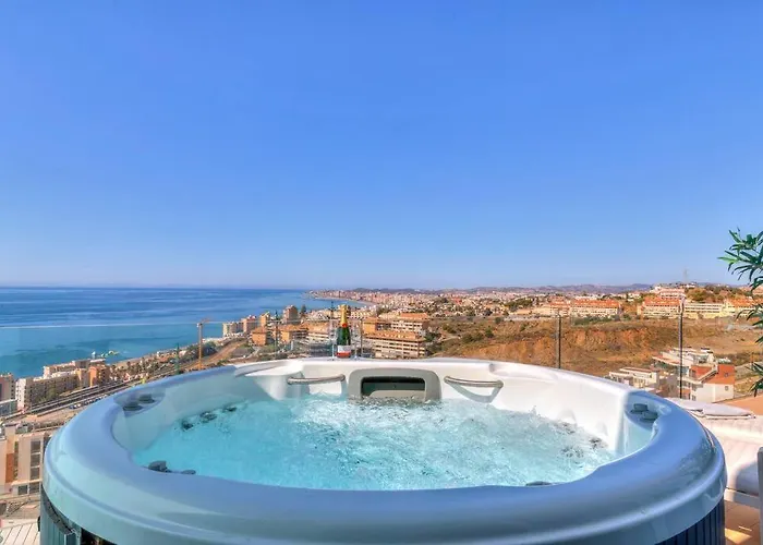 Stunning Luxurious Penthouse With Panoramic Views. דירה