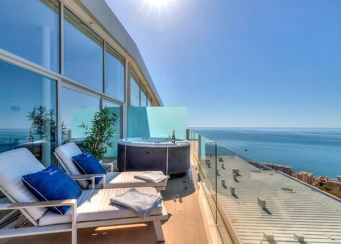 Stunning Luxurious Penthouse With Panoramic Views. * פואנגירולה