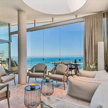 Appartement Stunning Luxurious Penthouse With Panoramic Views.