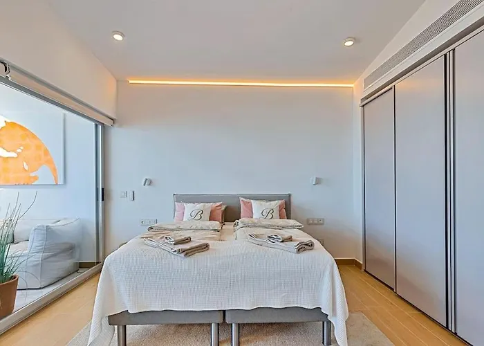 Stunning Luxurious Penthouse With Panoramic Views. Appartement *