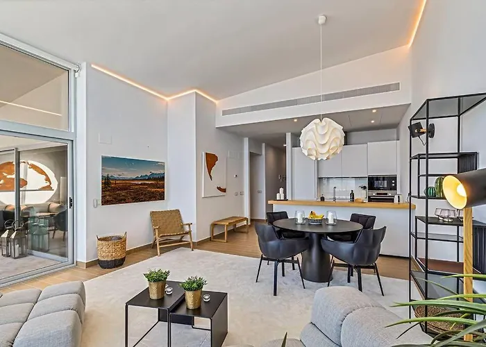 Stunning Luxurious Penthouse With Panoramic Views. Appartement