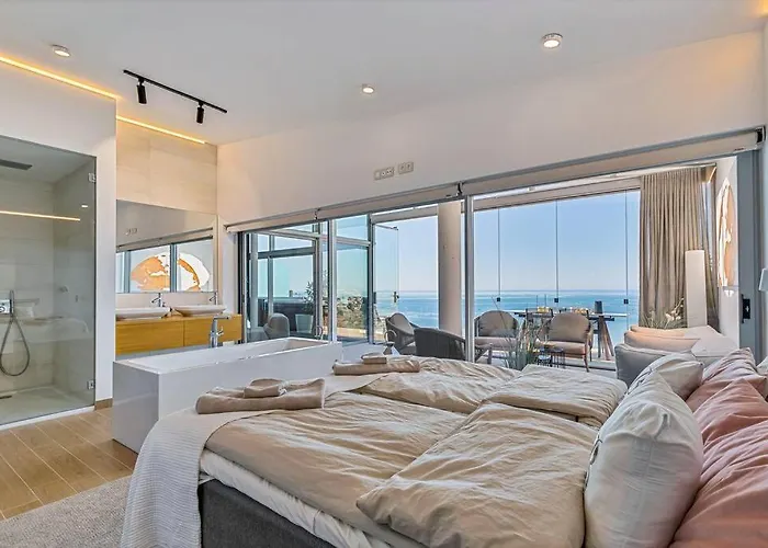 Stunning Luxurious Penthouse With Panoramic Views. *
