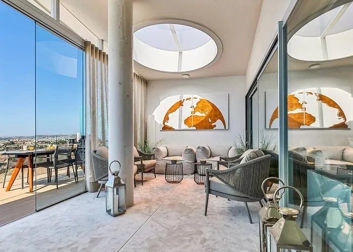 Stunning Luxurious Penthouse With Panoramic Views. Appartement