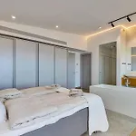 Apartman Stunning Luxurious Penthouse With Panoramic Views. *