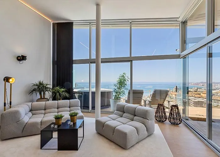 Stunning Luxurious Penthouse With Panoramic Views. Апартаменти Фуенхірола