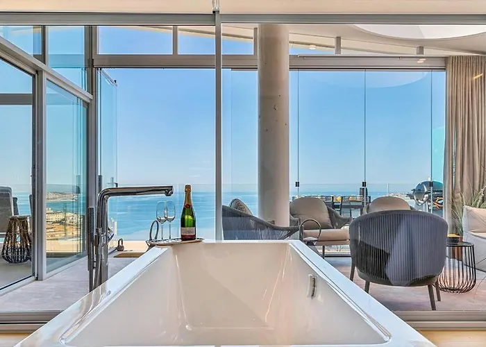 Stunning Luxurious Penthouse With Panoramic Views. *