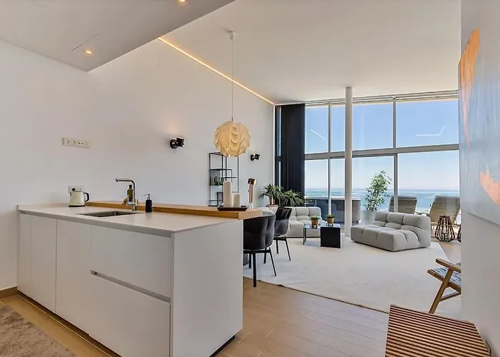 Апартаменти Stunning Luxurious Penthouse With Panoramic Views.