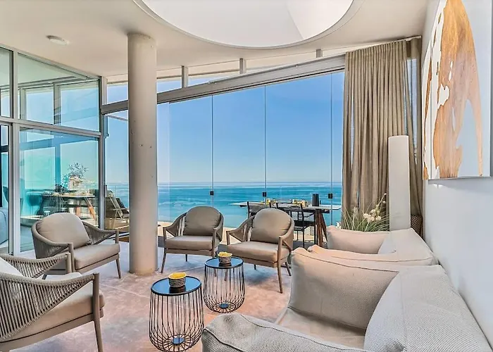 Апартаменти Stunning Luxurious Penthouse With Panoramic Views.